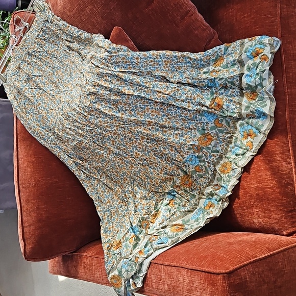 Haute Ellie Boho Floral Maxi Skirt Tiered Pleats Floral Print Round Hem Blue Med - Picture 10 of 16